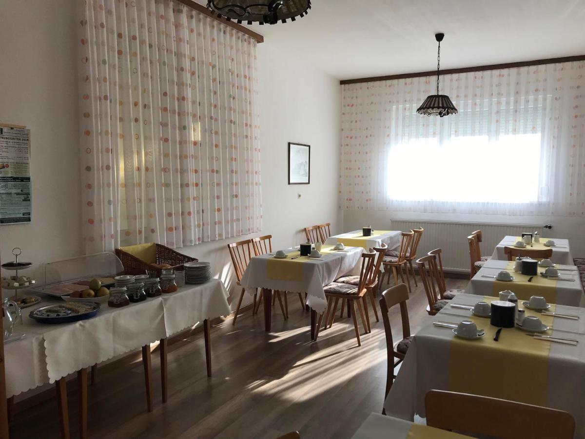 Gaestehaus & Weingut Klein Илмиц Екстериор снимка